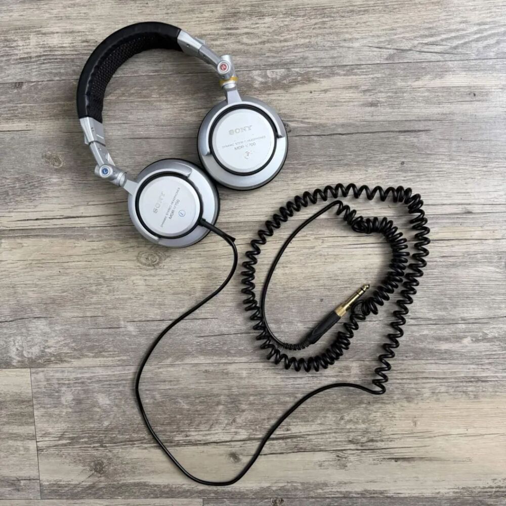 Sony MDR-V700 Over-Ear DJ Headphones - Silver